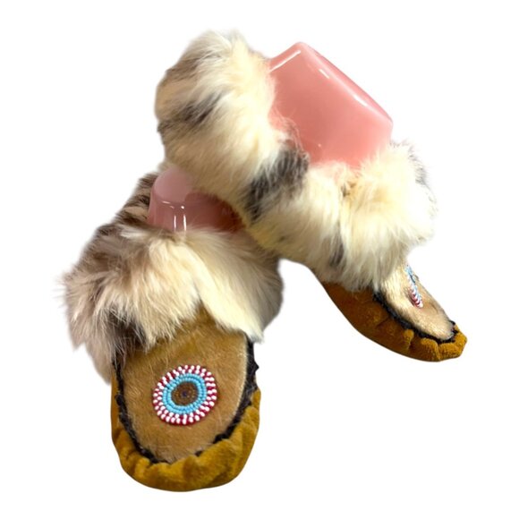 Vintage Handmade Fur & Suede Beaded Moccasins Native American Design Women 6 - Picture 1 of 12